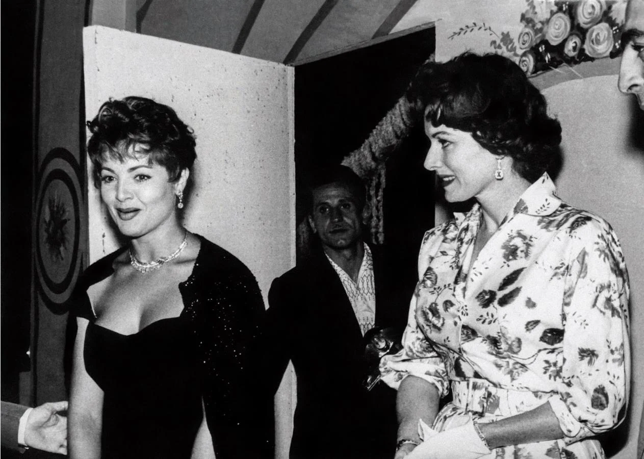 Sara Montiel y Maureen O´Hara en El Corral de la Morería de Madrid. Agosto, 1963. Archivo del Corral de la Morería