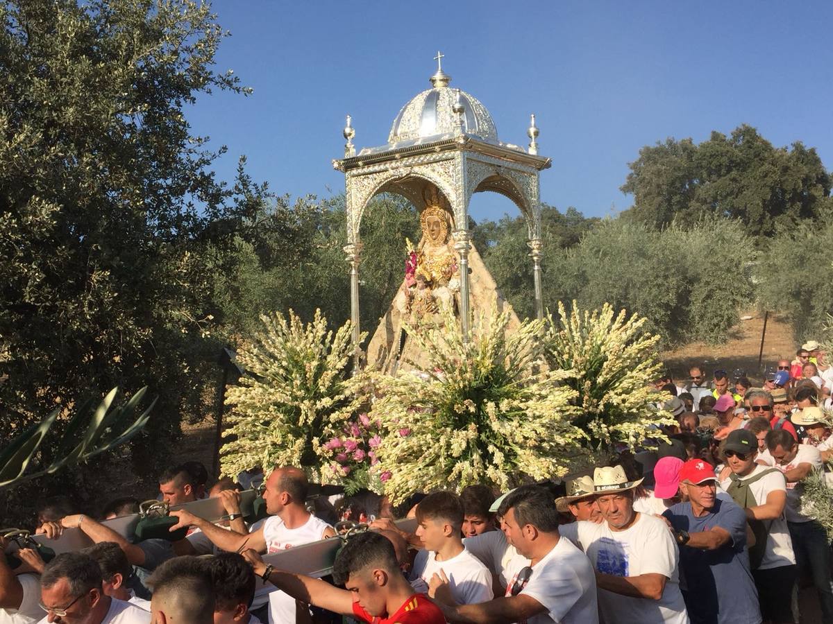 La «Bajá» de la Virgen de la Sierra de Cabra, en imágenes