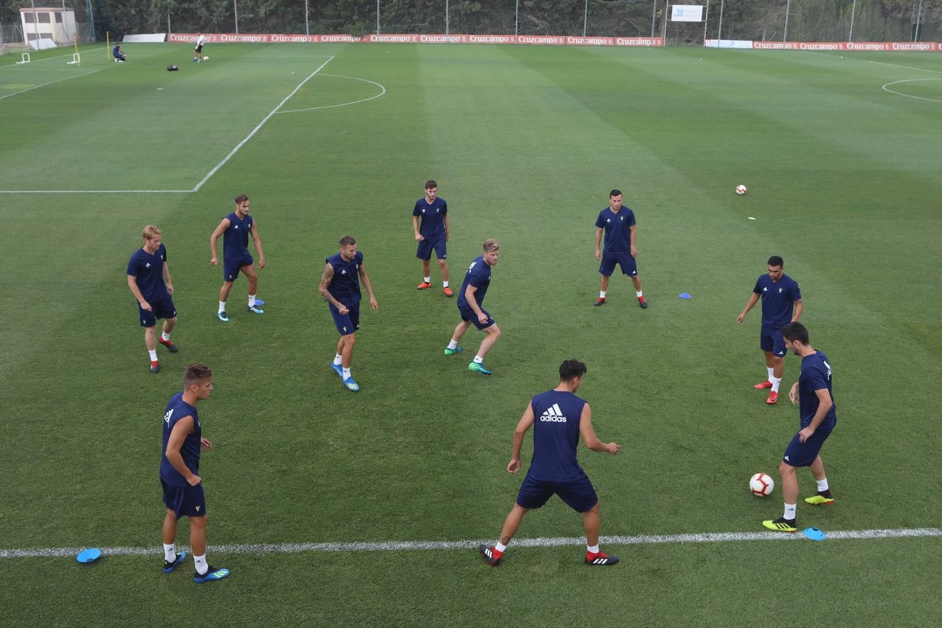 Dejan Lekic y Edu Ramos ya entrenan con el Cádiz CF