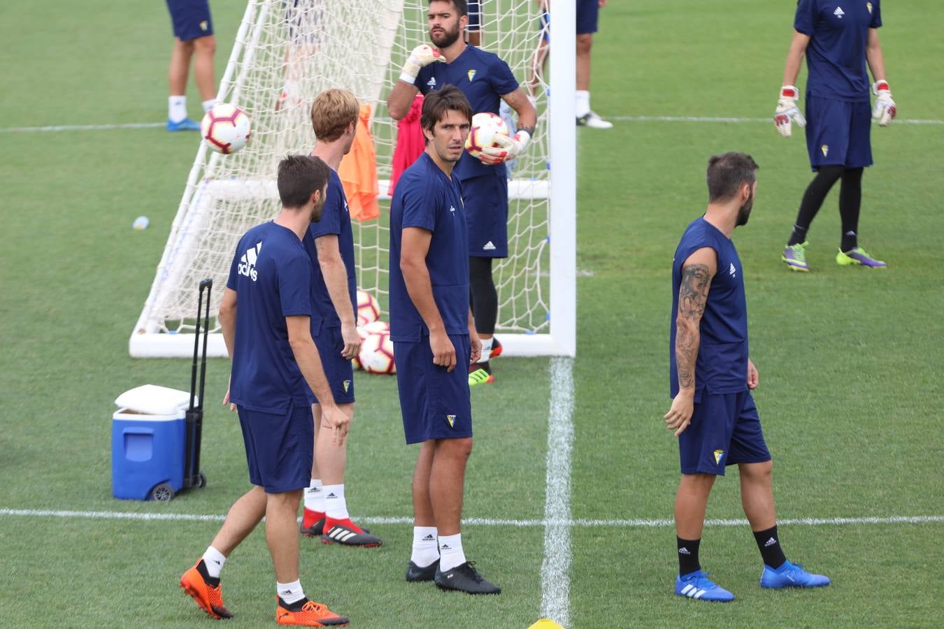 Dejan Lekic y Edu Ramos ya entrenan con el Cádiz CF