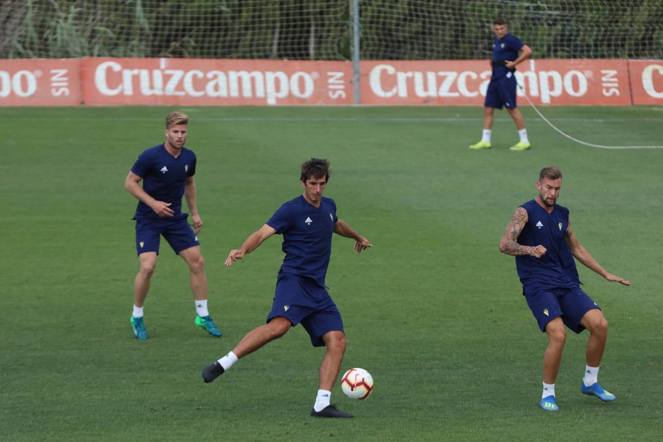 Dejan Lekic y Edu Ramos ya entrenan con el Cádiz CF