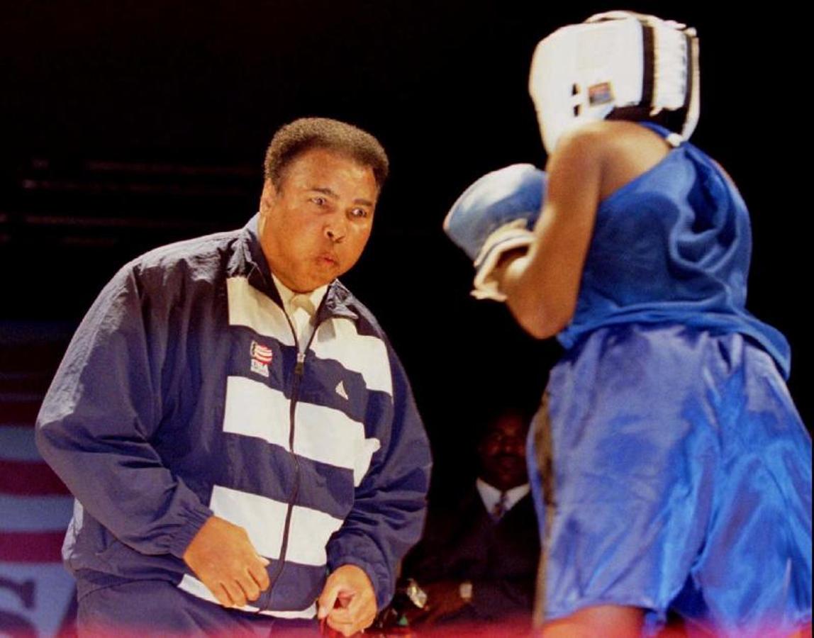 Un veterano Ali desafía a un joven boxeador. 