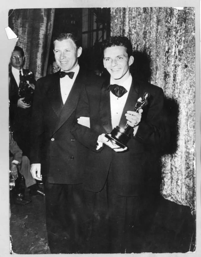 George Murphy y Frank Sinatra en la gala de los Óscar. 