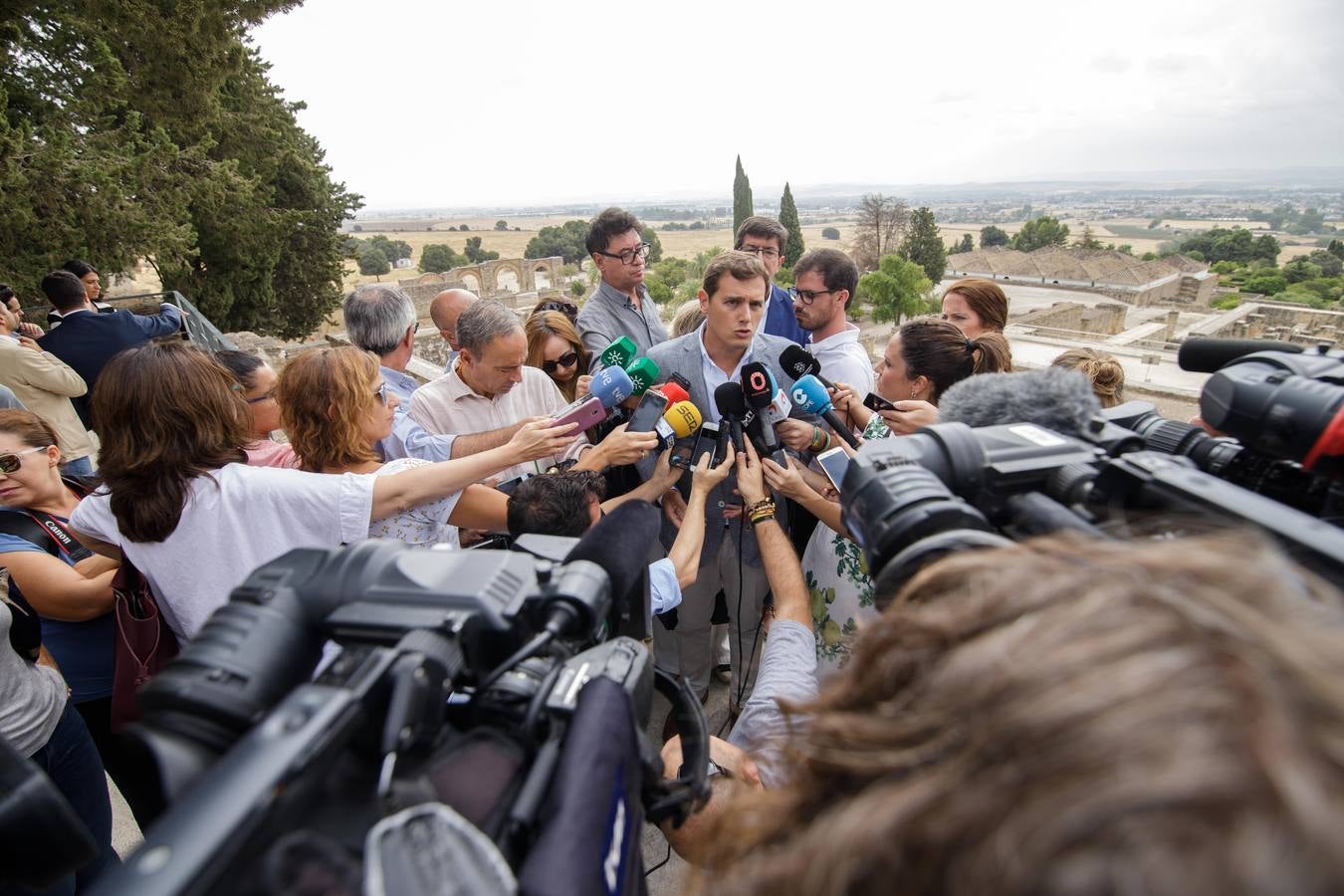 La visita de Albert Rivera a Medina Azahara, en imágenes