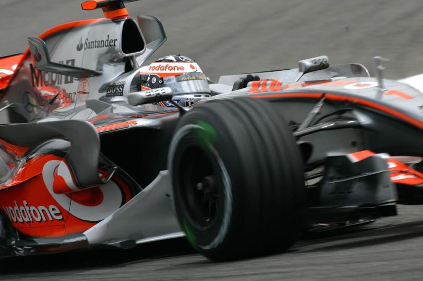 Alonso pilotando con McLaren. 