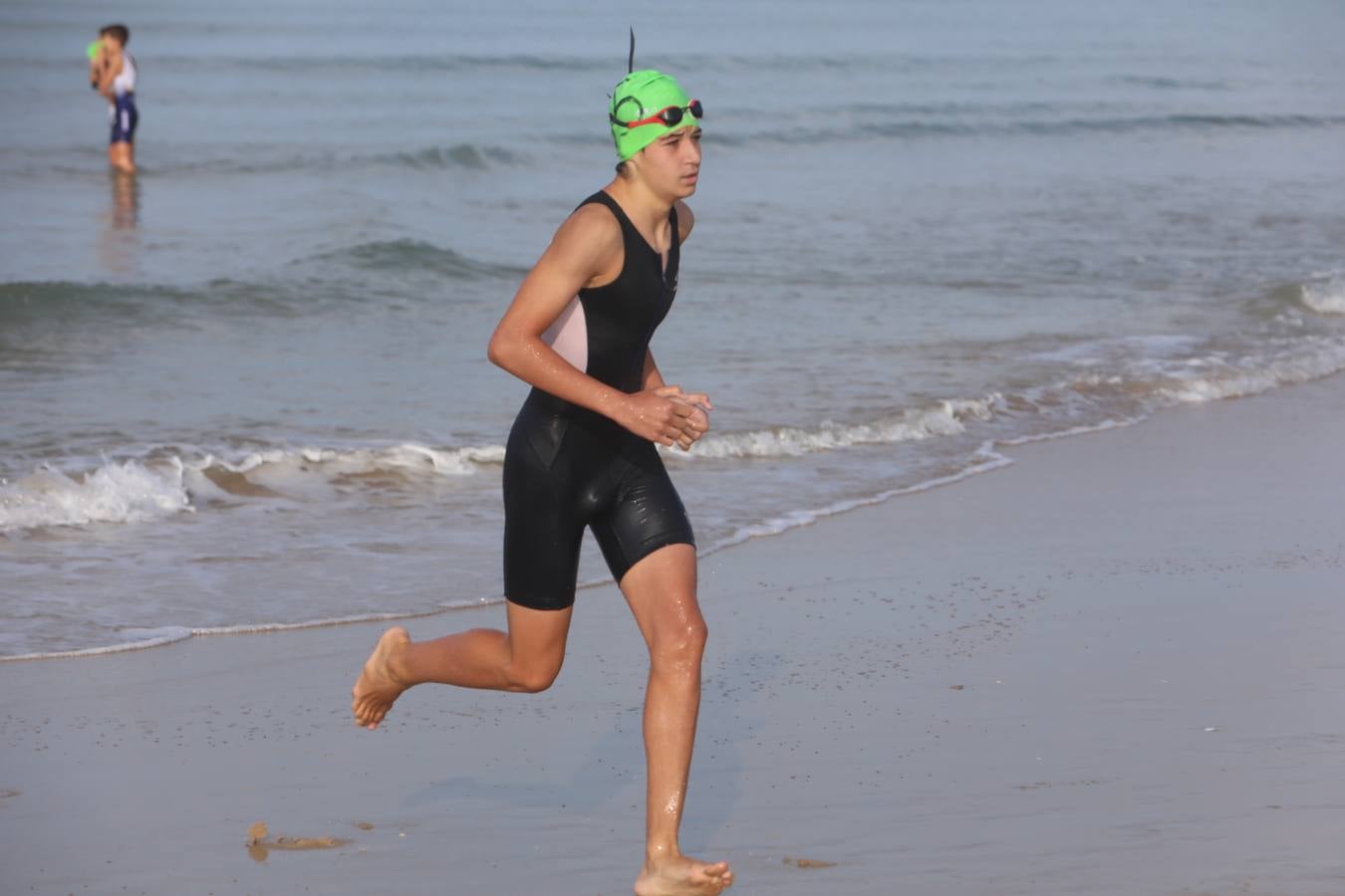 Fotos: Triatlón en la playa de La Barrosa, Chiclana