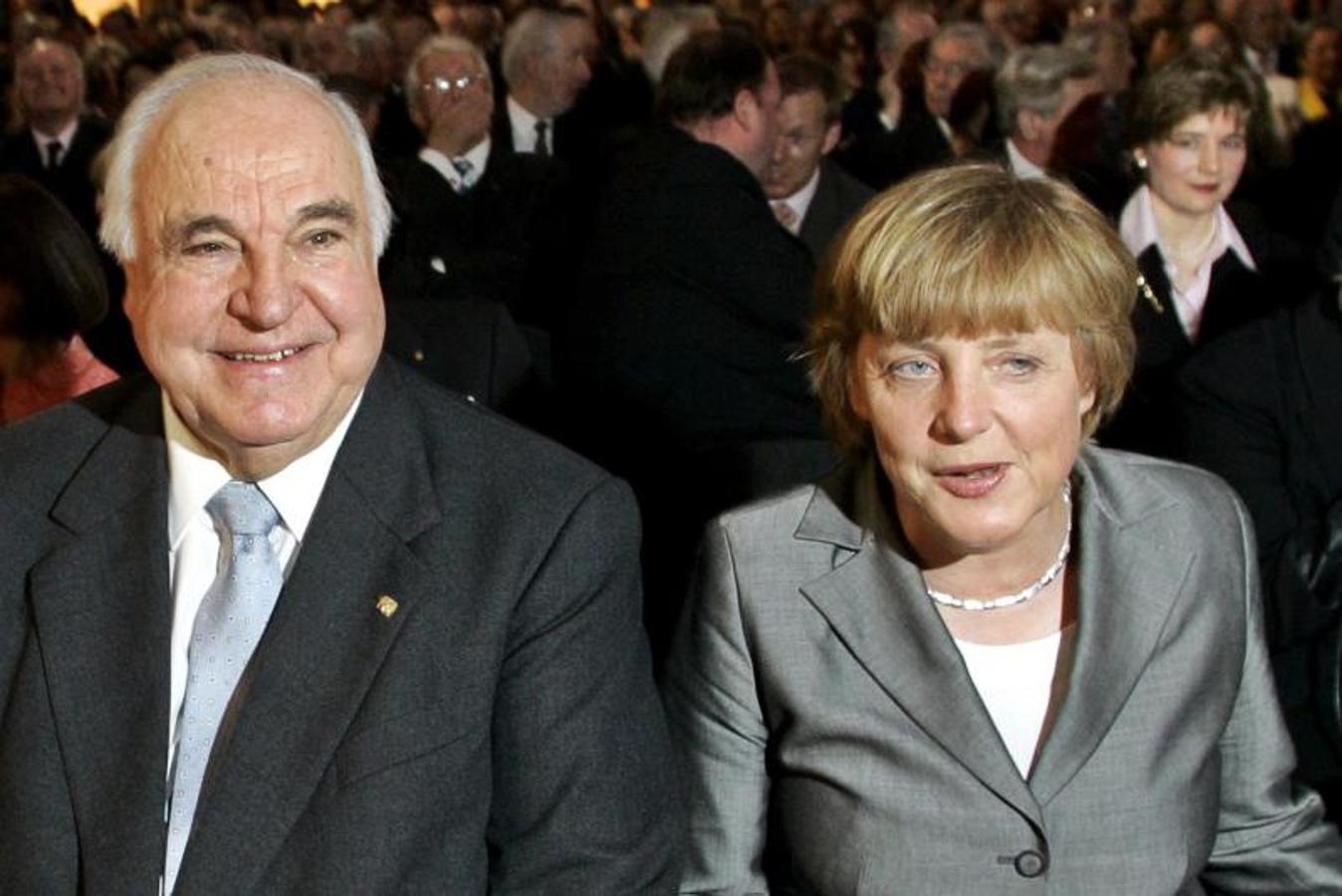 Merkel junto al excanciller alemán durante la caída de la RDA, Helmut Kohl. 