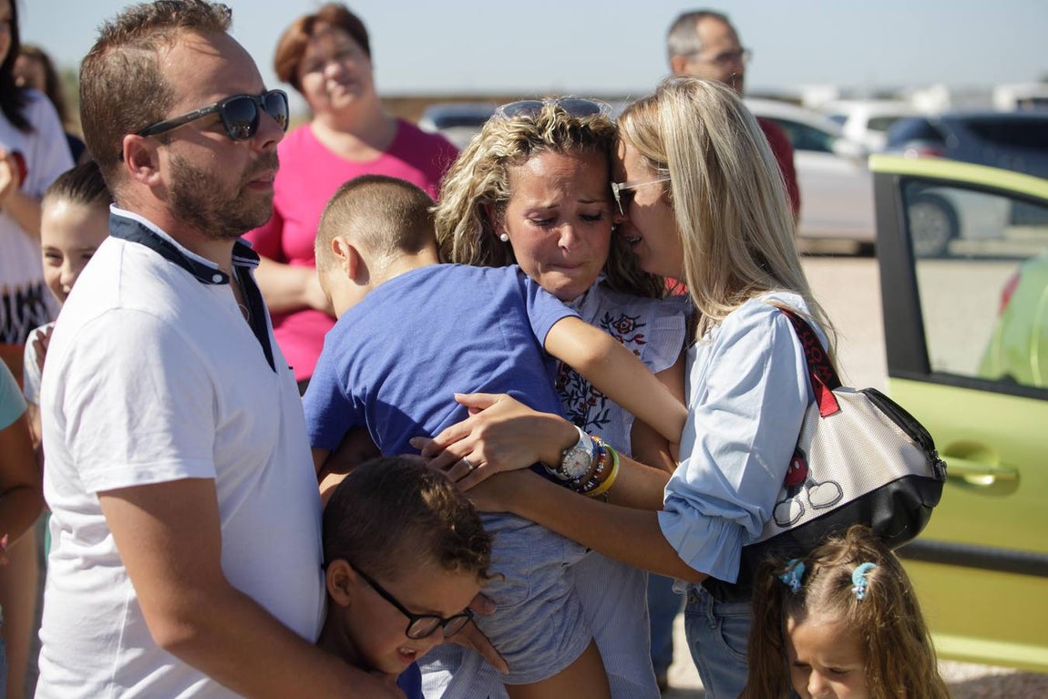 La triste vuelta al cole de Cristian, el niño de La Carlota con autismo, en imágenes