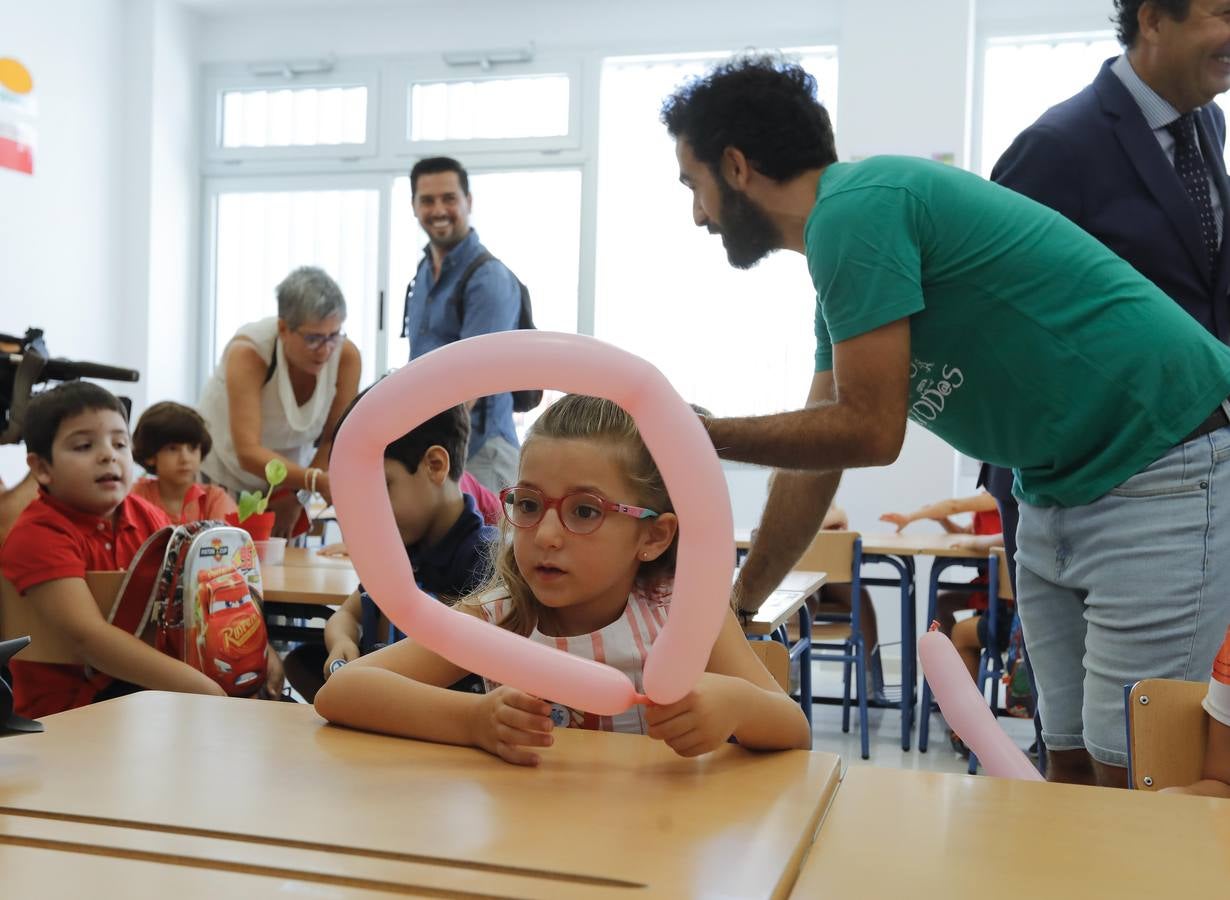 En imágenes, la «vuelta al cole» en la capital hispalense