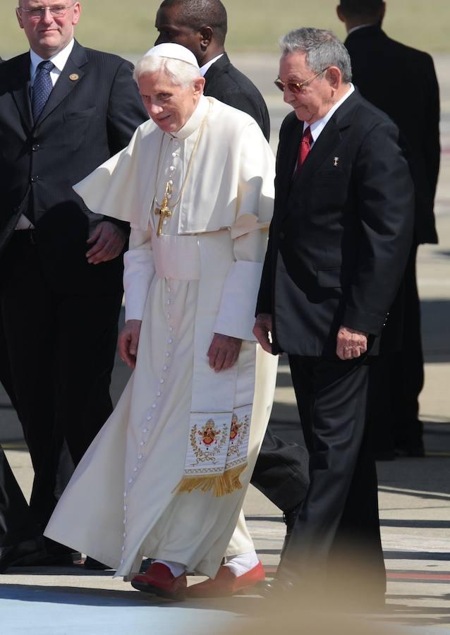 El papa Benedicto XVI y el presidente cubano Raúl Castro