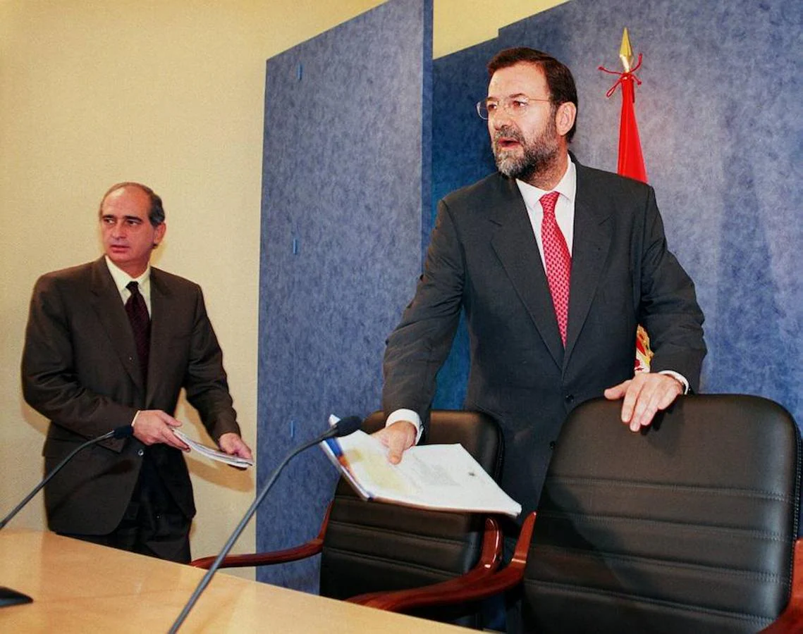 Rajoy siguió después como ministro de Educación, Cultura y Deporte. A su cargo tenía, entre otros, a Jorge Fernández Díaz, en la imagen, quien más tarde sería ministro de Interior. 