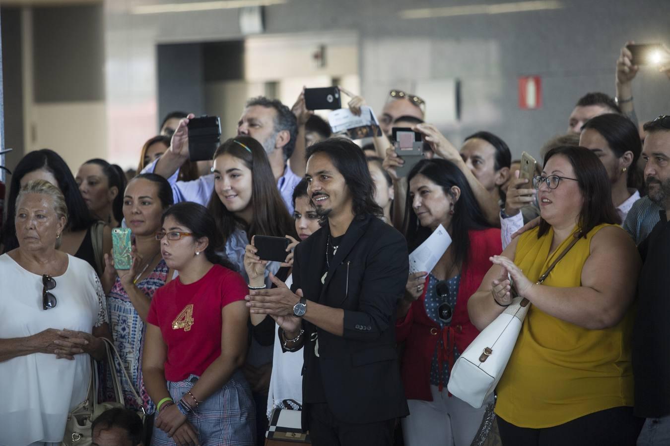 Petete le pone los «Cinco sentío» a la Bienal de Flamenco de Sevilla