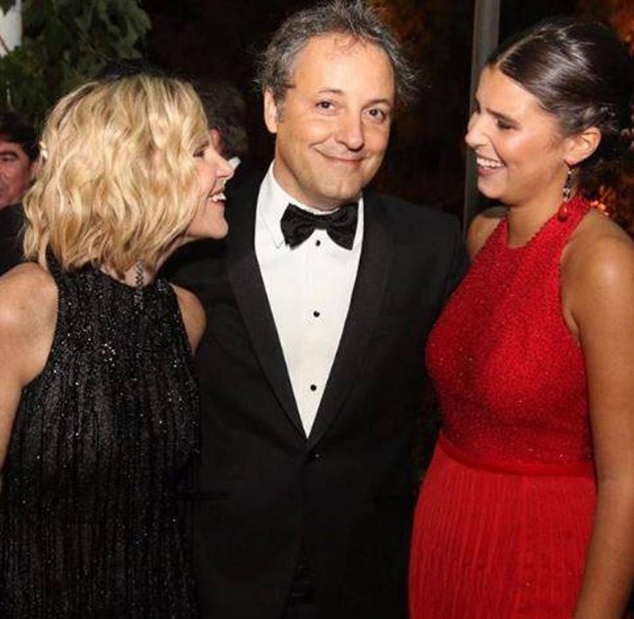 Felicidad. Tana Rivera junto a su madre y la pareja de Eugenia, Narcís Rebollo