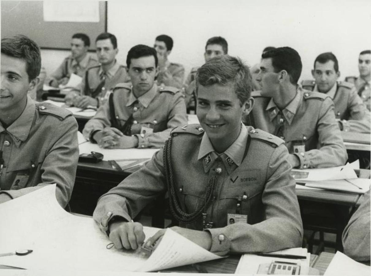 Felipe de Borbón en la Academia de Zaragoza. 