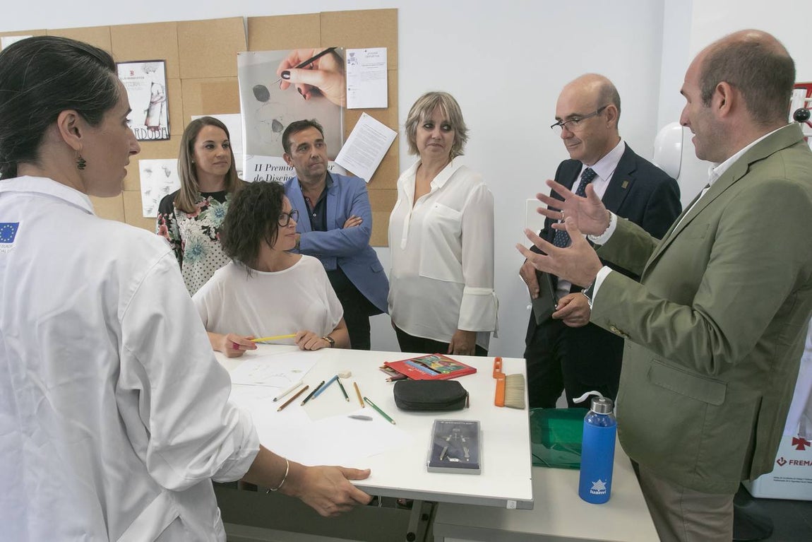 La visita de Rosa Tous a la Escuela de Joyería de Córdoba, en imágenes