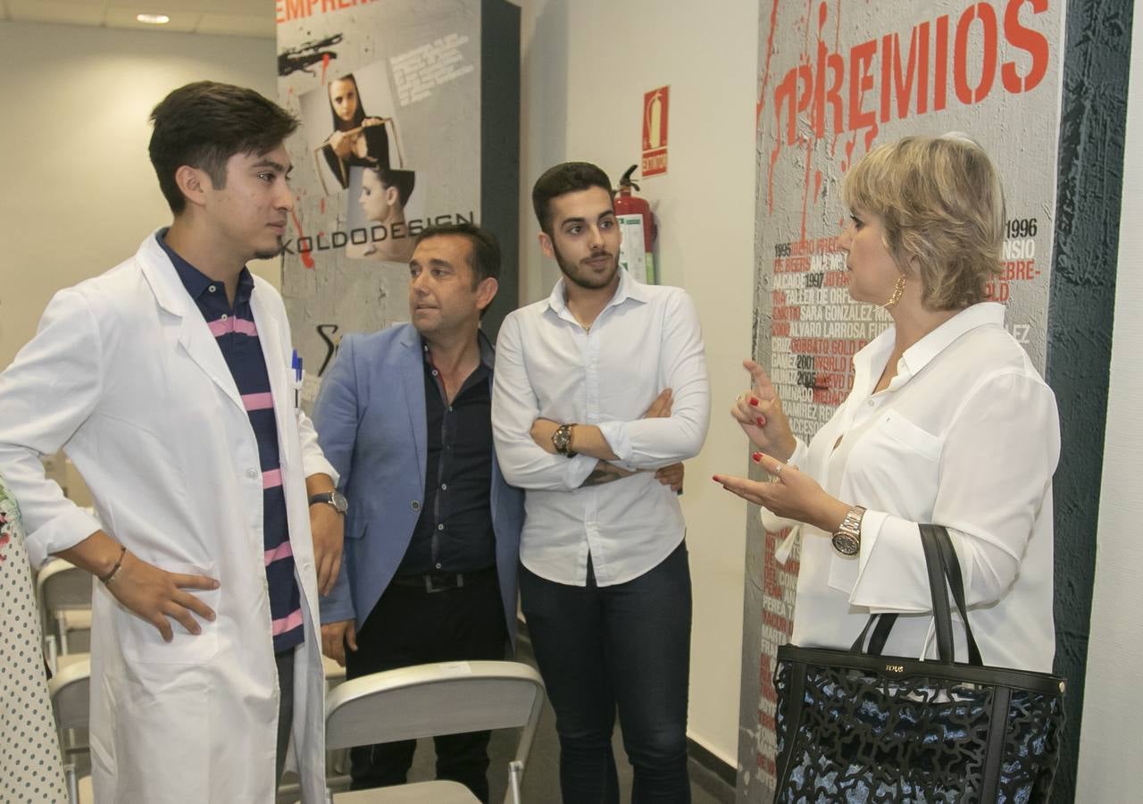 La visita de Rosa Tous a la Escuela de Joyería de Córdoba, en imágenes