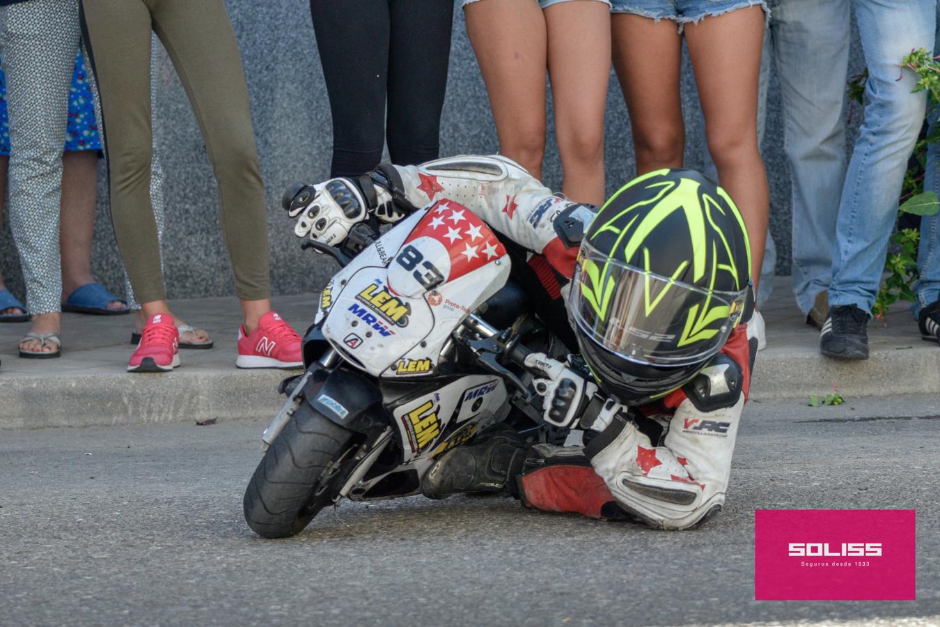 Exhibición del moto club Dara con los más pequeños de Pantoja