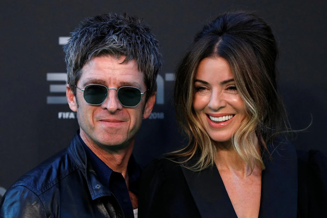 El cantante Noel Gallagher y su esposa. 