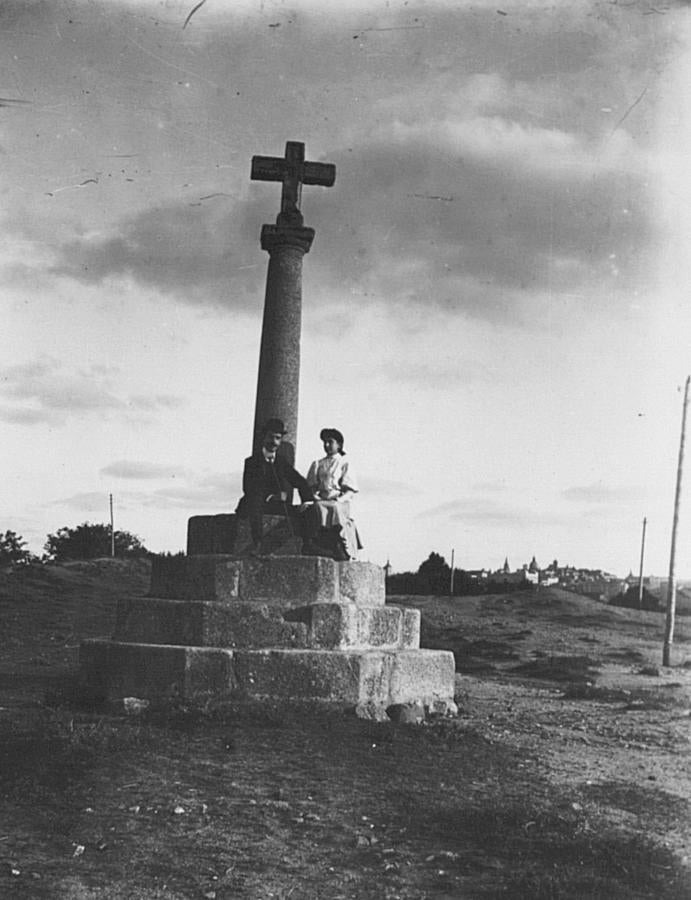 Cruz (hoy desaparecida) en el antiguo paraje de Santa Susana, hacia 1920. Fondo Rodríguez. Archivo Histórico Provincial de Toledo. 