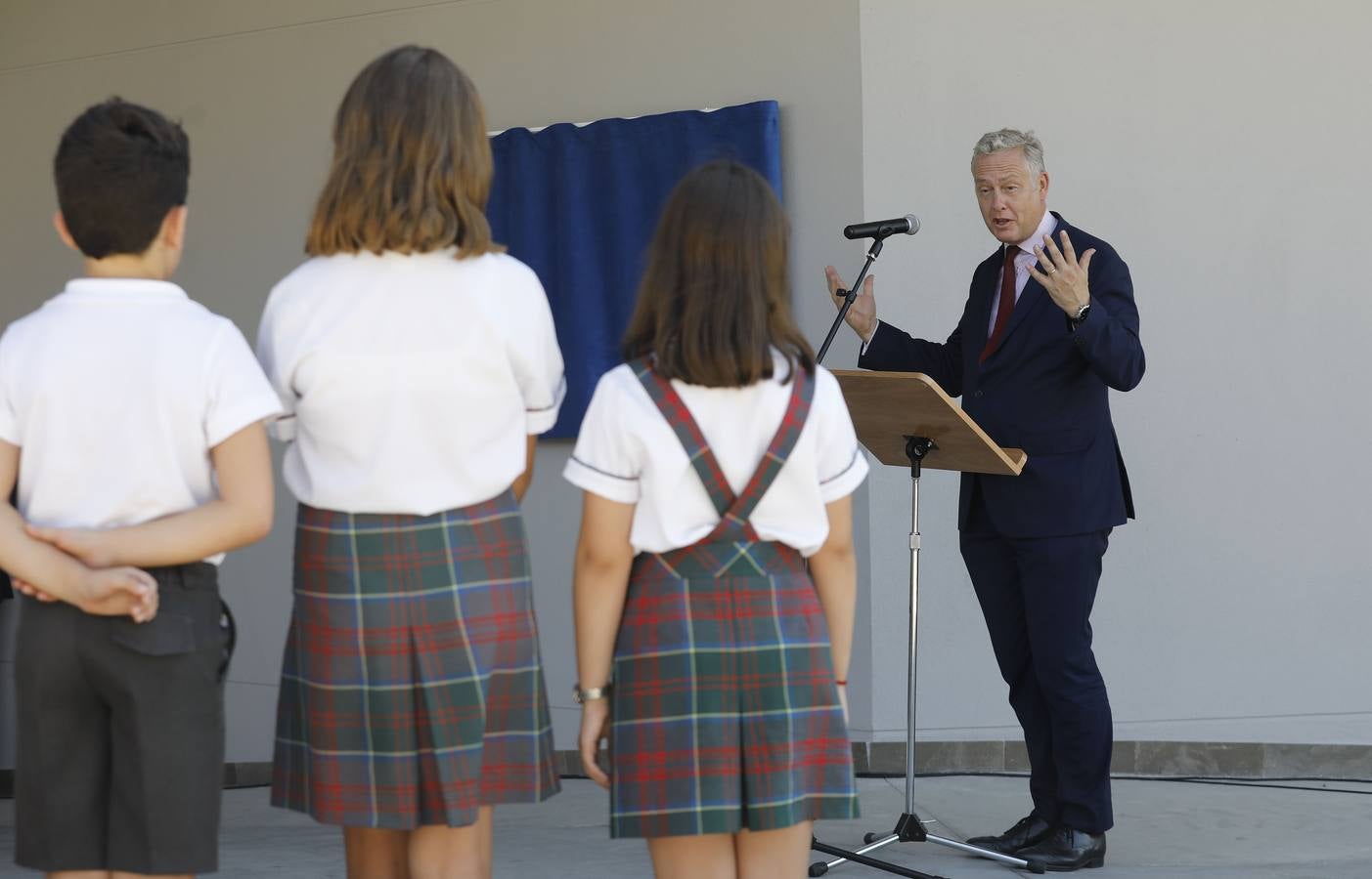 En imágenes, la visita del embajador del Reino Unido al Colegio Británico de Córdoba