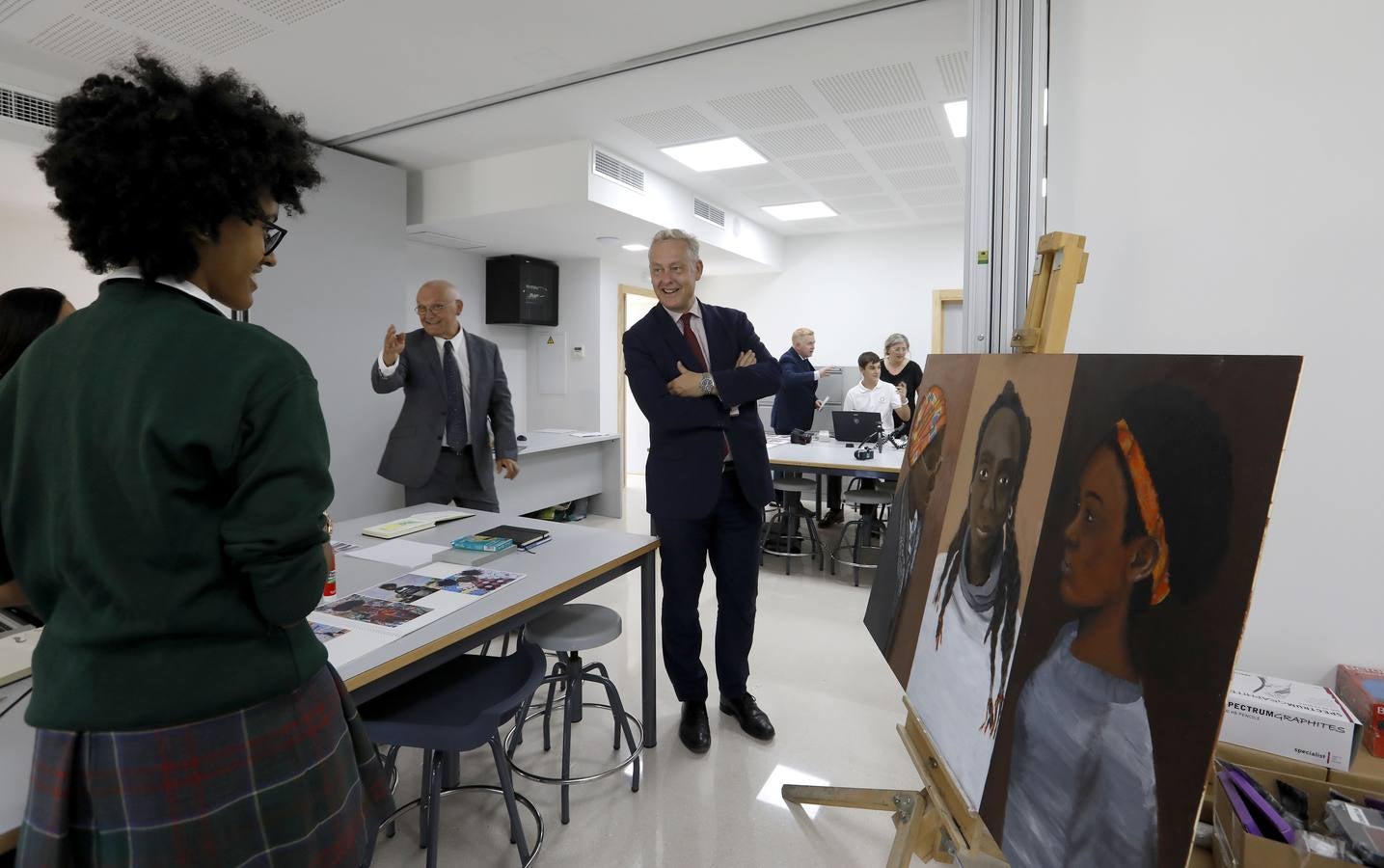 En imágenes, la visita del embajador del Reino Unido al Colegio Británico de Córdoba