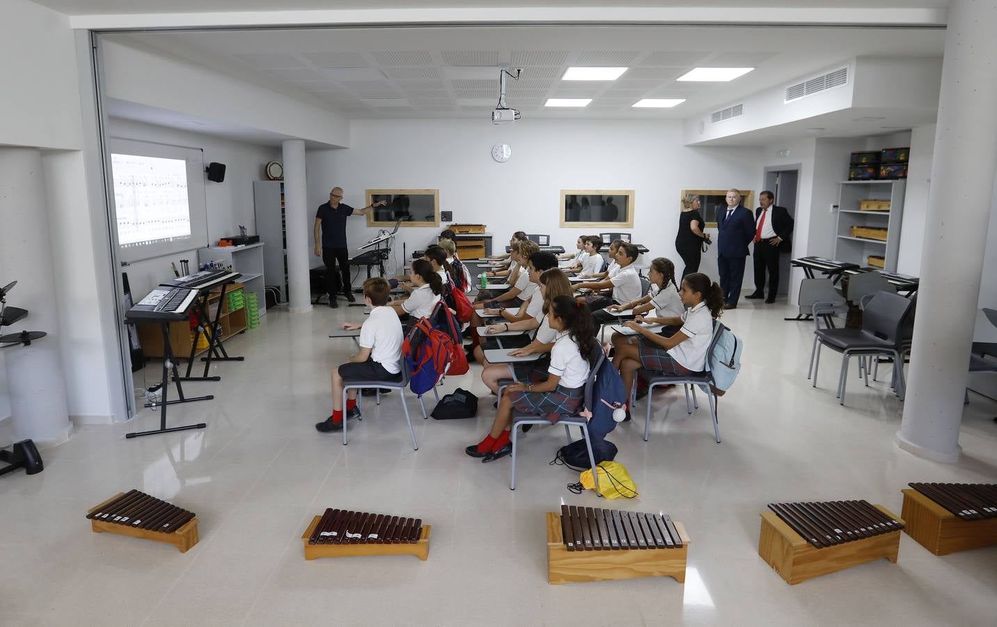 En imágenes, la visita del embajador del Reino Unido al Colegio Británico de Córdoba