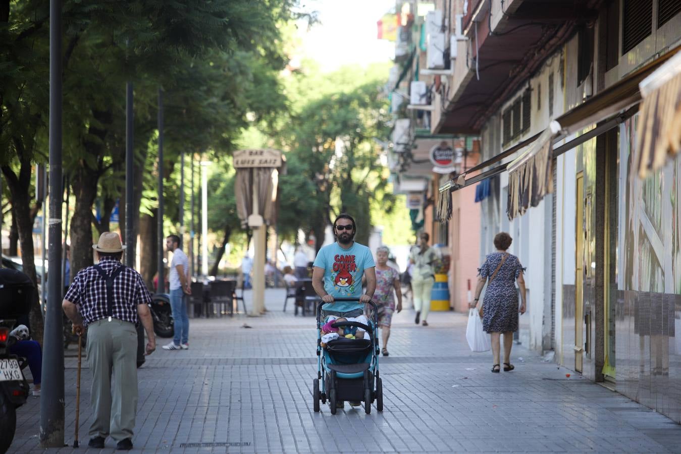 La visita de José María Bellido al barrio cordobés de Levante, en imágenes