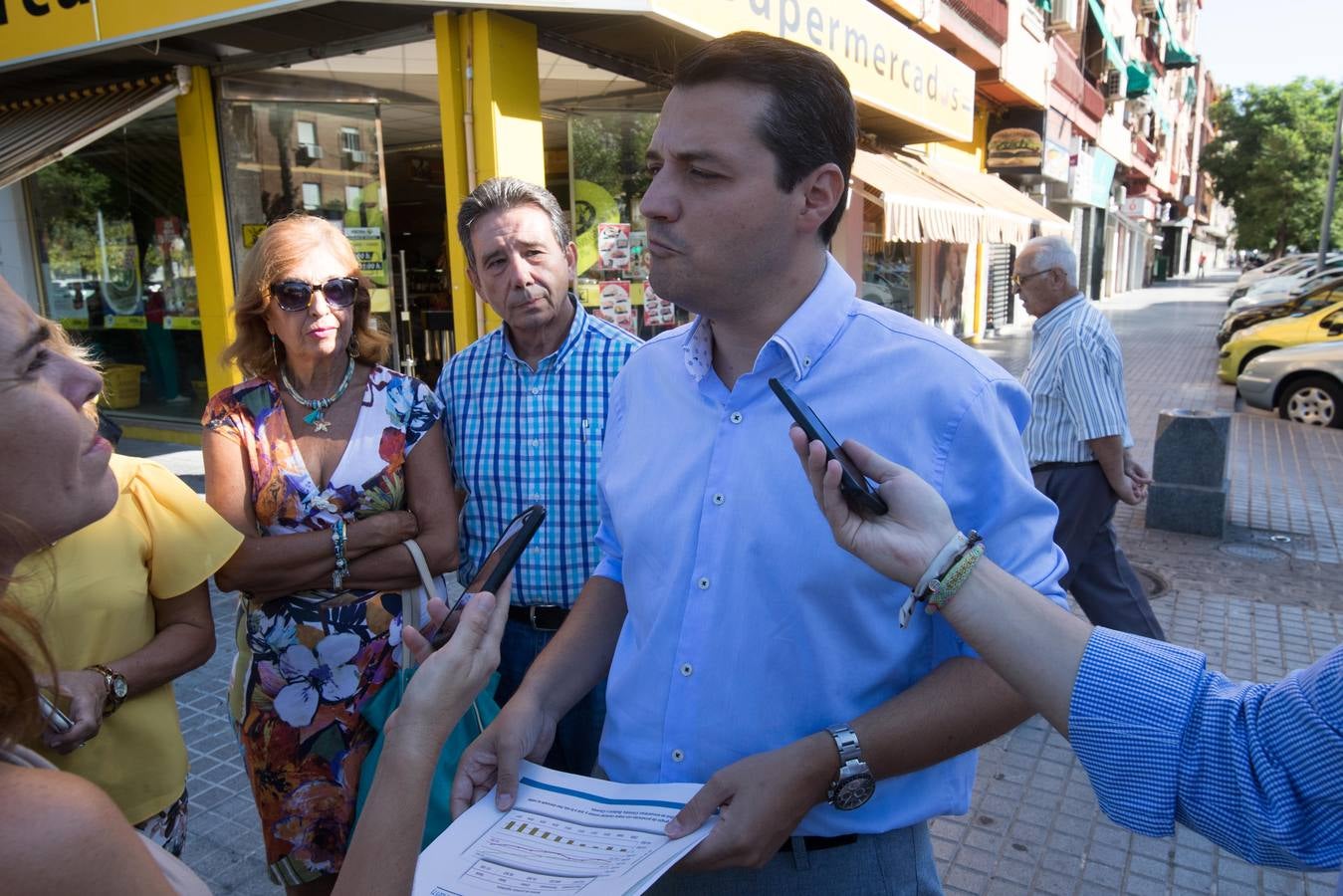 La visita de José María Bellido al barrio cordobés de Levante, en imágenes