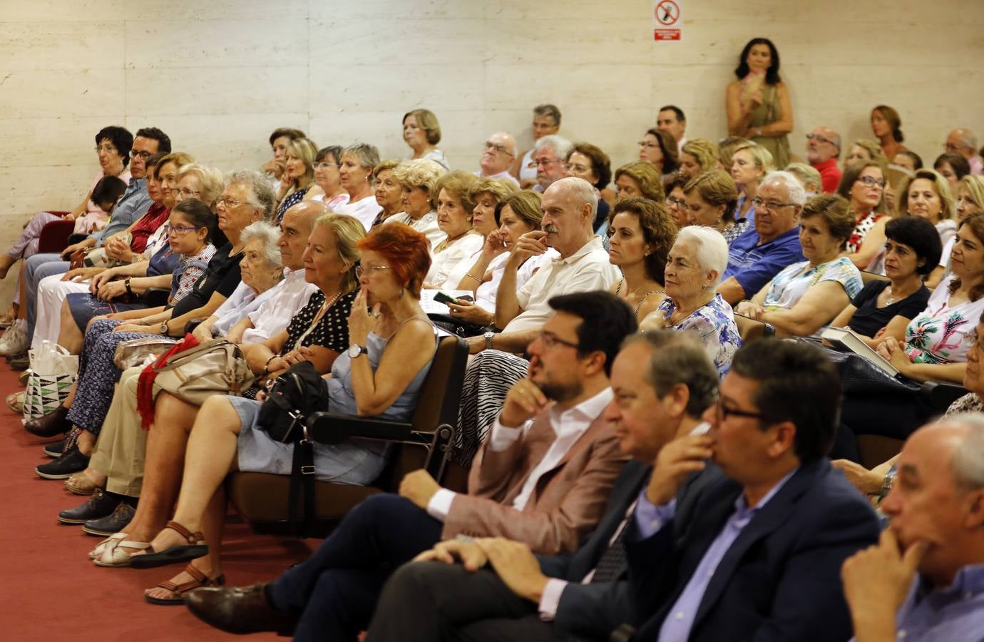 La presencia de María Dueñas en el Foro Cultural de ABC, en imágenes