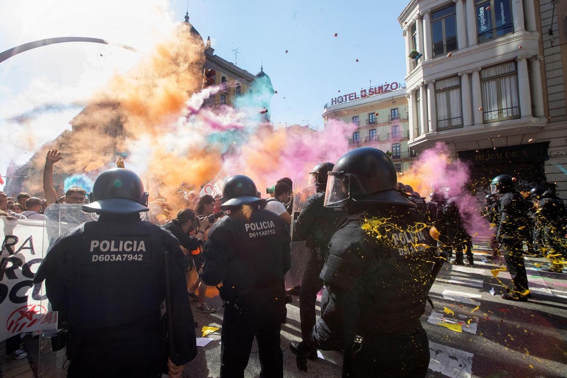 Los Mossos cargan contra los independentistas al término de manifestación de Jusapol
