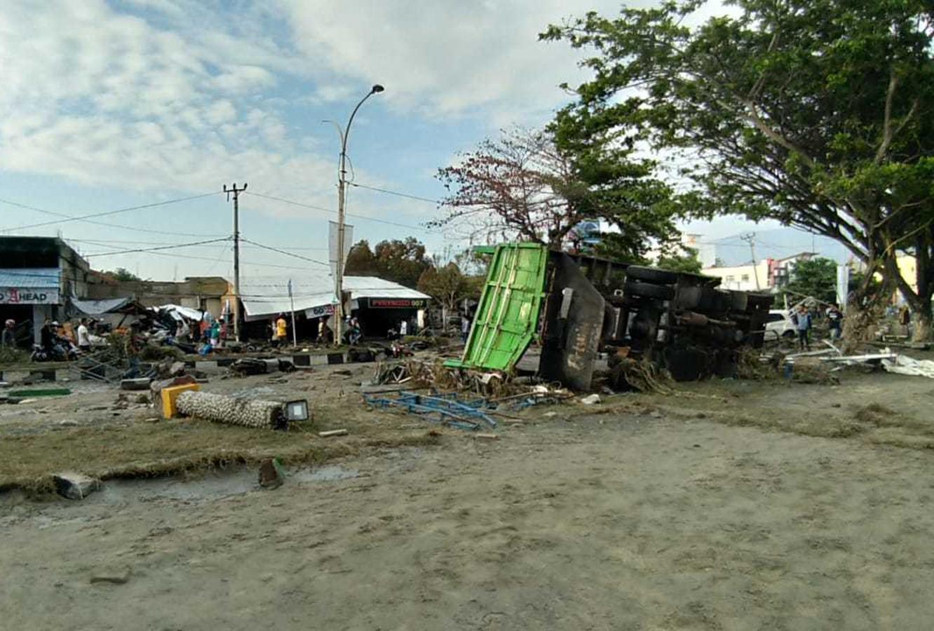 Las impactantes imágenes de la destrucción que ha ocasionado un tsunami en Indonesia