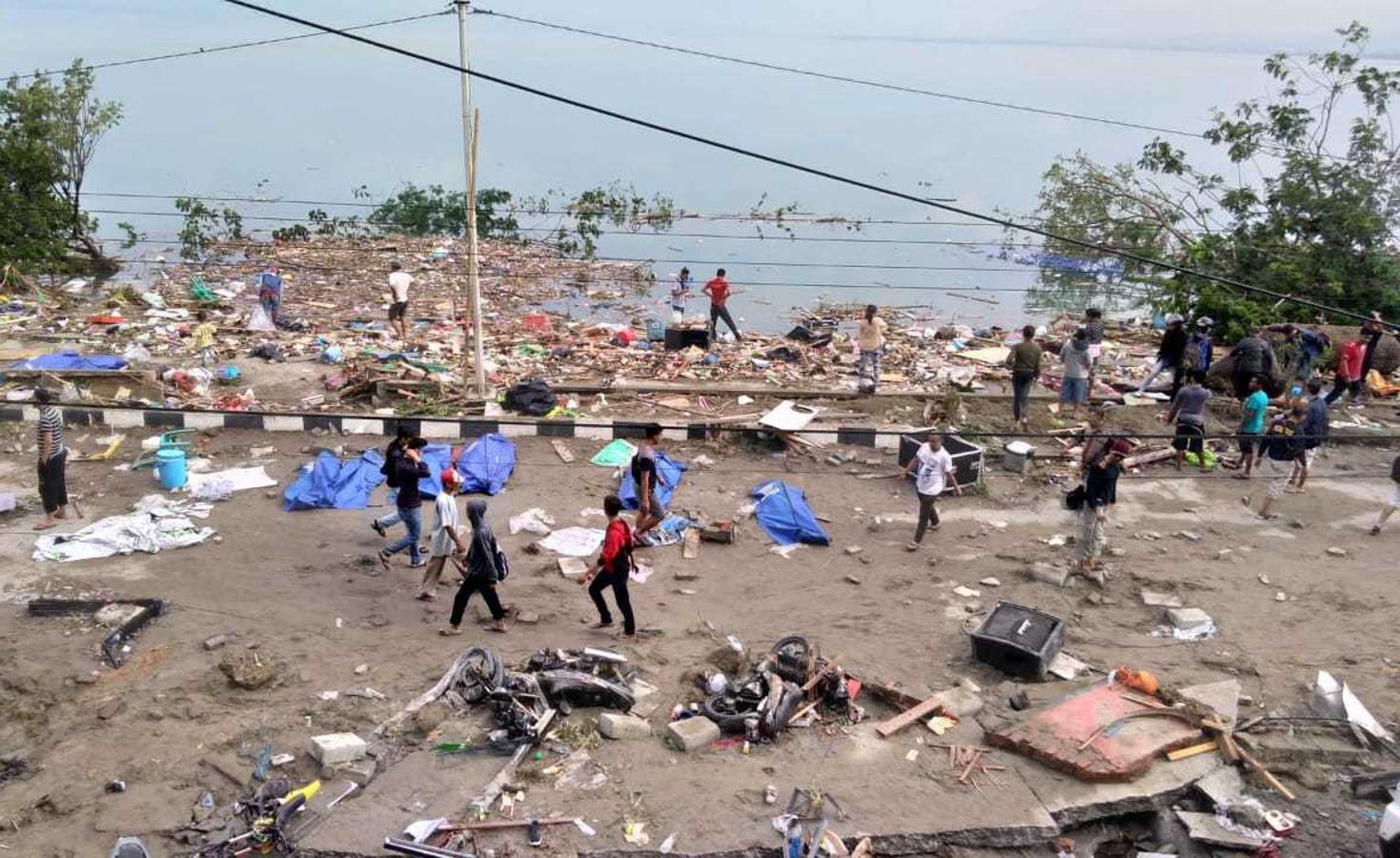 Las impactantes imágenes de la destrucción que ha ocasionado un tsunami en Indonesia