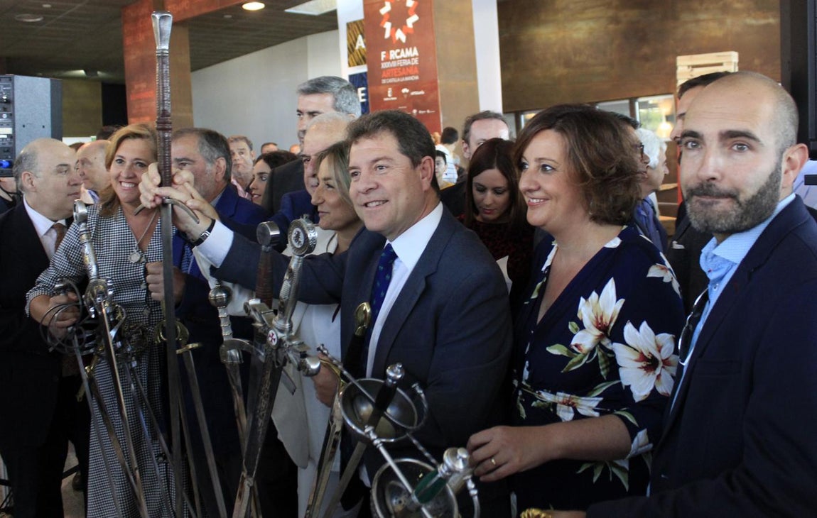 García-Page, en un stand de la feria. 
