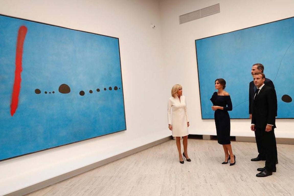 La exposición reúne unas 250 obras del artista barcelonés entre pinturas, esculturas dibujos y cerámicas procedentes de diversas colecciones.. 