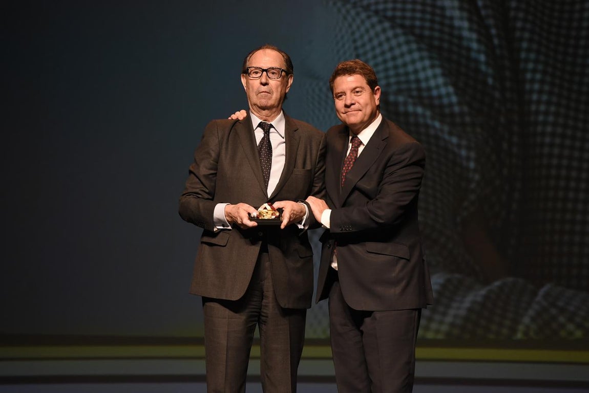 Rafael Canogar recibió la Medalla al Mérito Cultural Extraordinario de Castilla-La Mancha. 