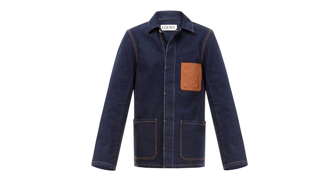 Denim. Chaqueta confeccionada en tejido vaquero con bolsillo en piel. (Precio: 690€)