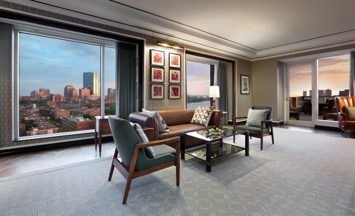 Las puertas se cierran solo por dentro. Las suites son muy espaciosas y cuentan con todos los lujos. Cada departamento incluye guiños a la cárcel de Charles Street jail, en todas ellas se puede leer: «no te preocupes, las puertas se cierran solo por dentro. Pero con habitaciones tan lujosas, no podemos garantizar que quieras irte»