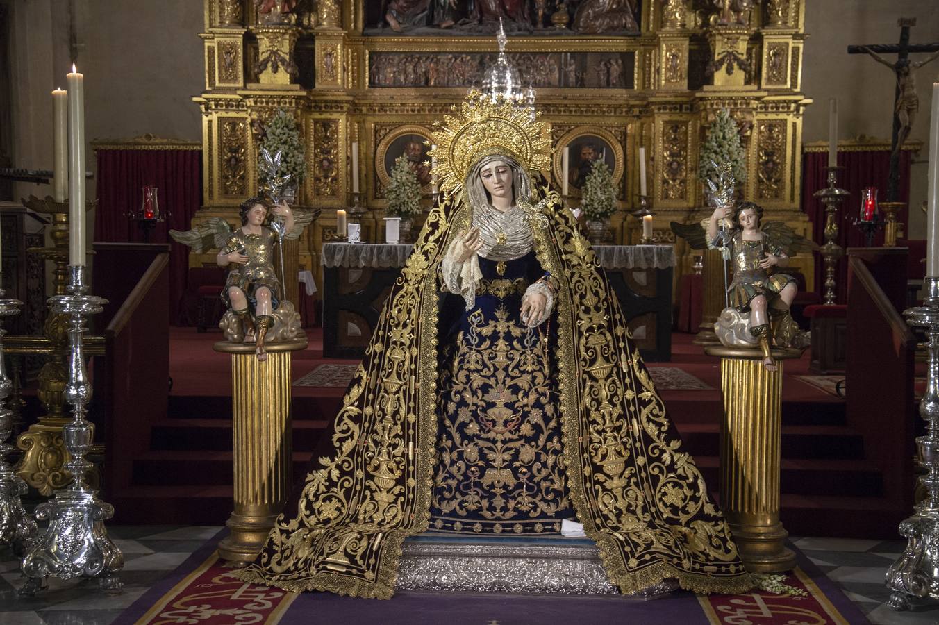 Galería del besamanos extraordinario de la Virgen de la Victoria de las Cigarreras