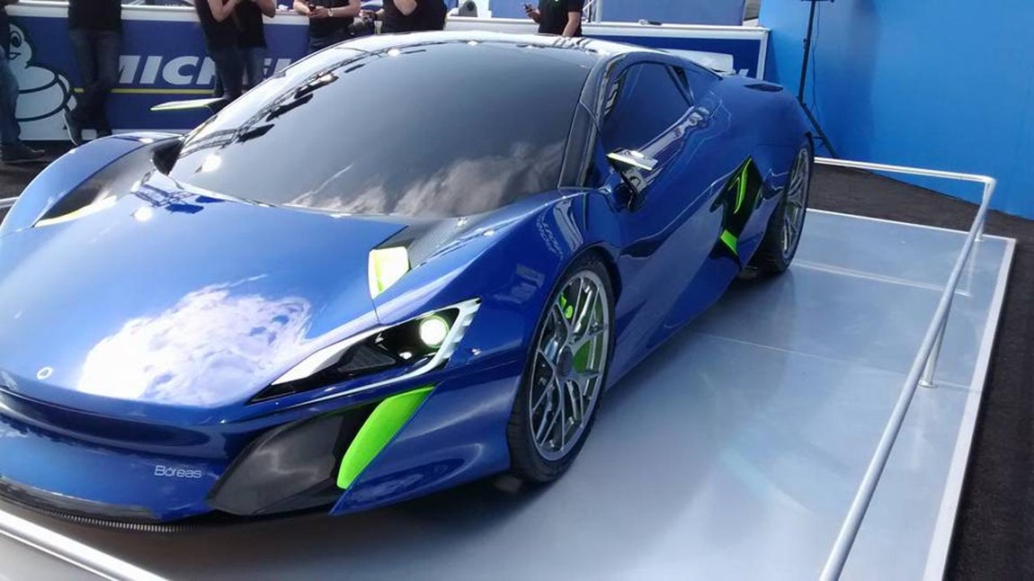 Borea. Un coche que, como su tocayo, es fuerte y tiene un aspecto impresionante, con un diseño atrevido y unas líneas puras que le confieren un aspecto agresivo. Su color, en azul metalizado, también recuerda a los meses que están a punto de llegar