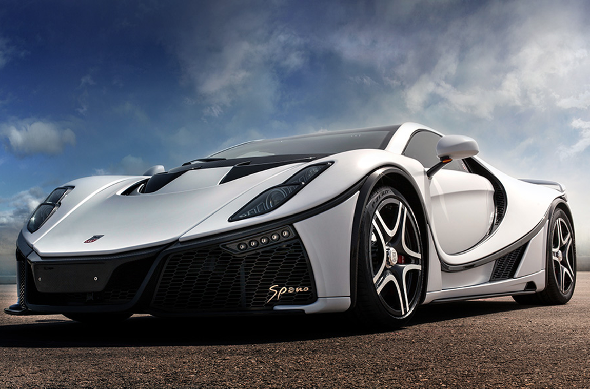 GTA Spano. Su diseño es puramente deportivo y le da un aire exclusivo y elegante, con una gran superficie acristalada y líneas muy marcadas. No en vano, su equipo de diseño buscó que el coche no se pareciera a ningún otro <a href="https://www.abc.es/summum/motor/abci-superdeportivos-lujo-futbolistas-201804251025_noticia.html">deportivo</a>