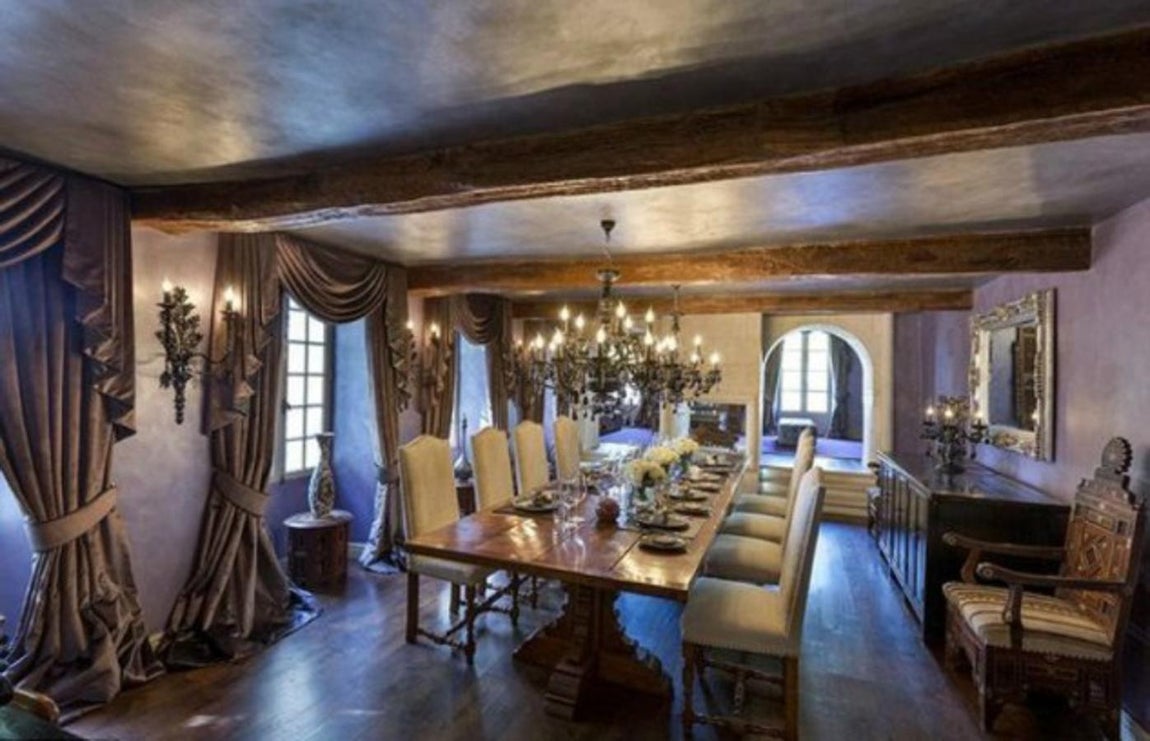 Lujosa. Todas sus estancias están decoradas con muebles de diseño