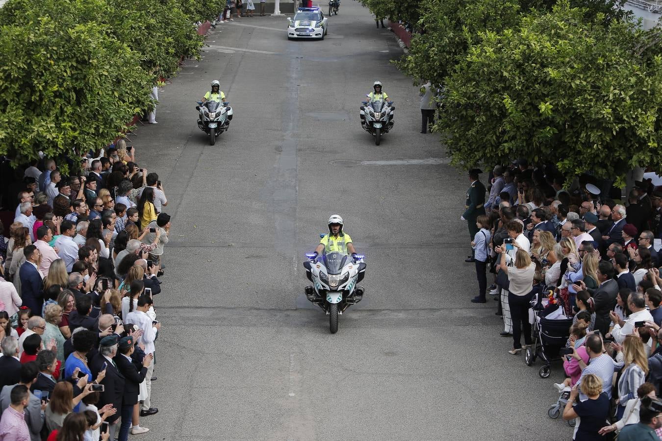 El homenaje a los caídos de la Guardia Civil y el desfile del día de la patrona, en imágenes