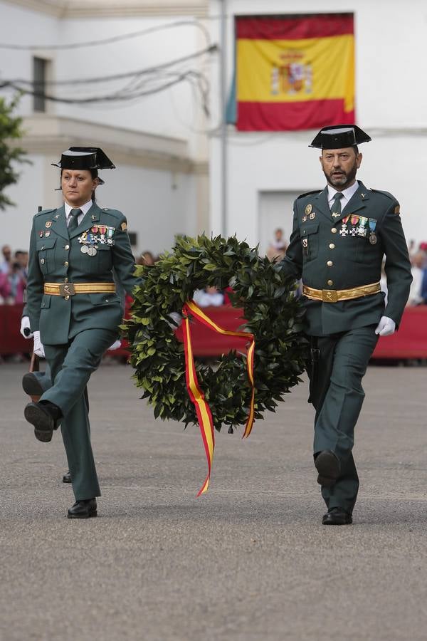 El homenaje a los caídos de la Guardia Civil y el desfile del día de la patrona, en imágenes