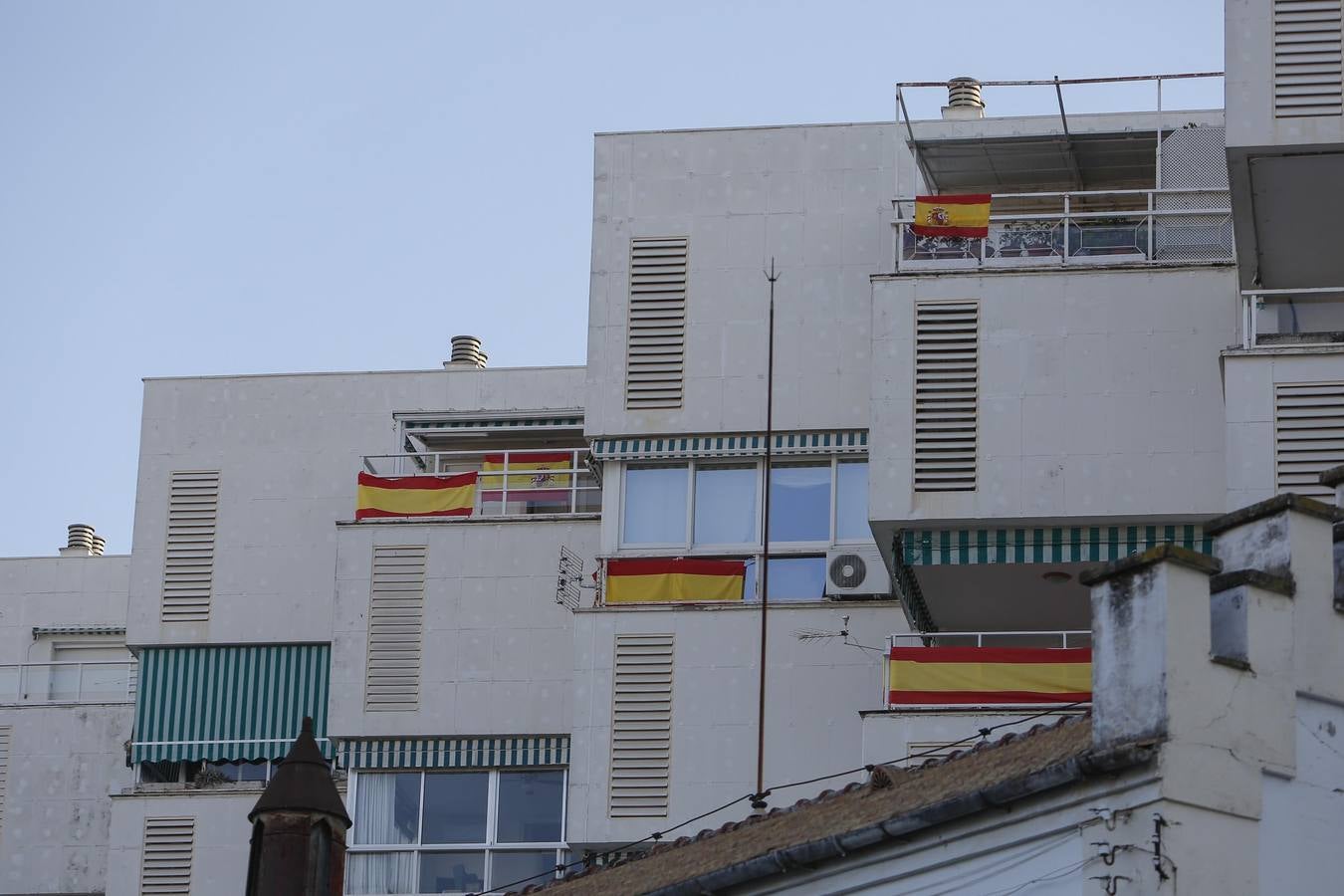 El homenaje a los caídos de la Guardia Civil y el desfile del día de la patrona, en imágenes