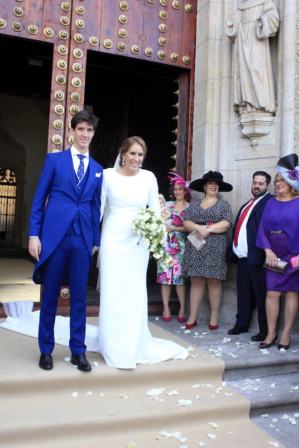 La cantante María Toledo y el torero Esaú Fernández se dan el «sí, quiero»