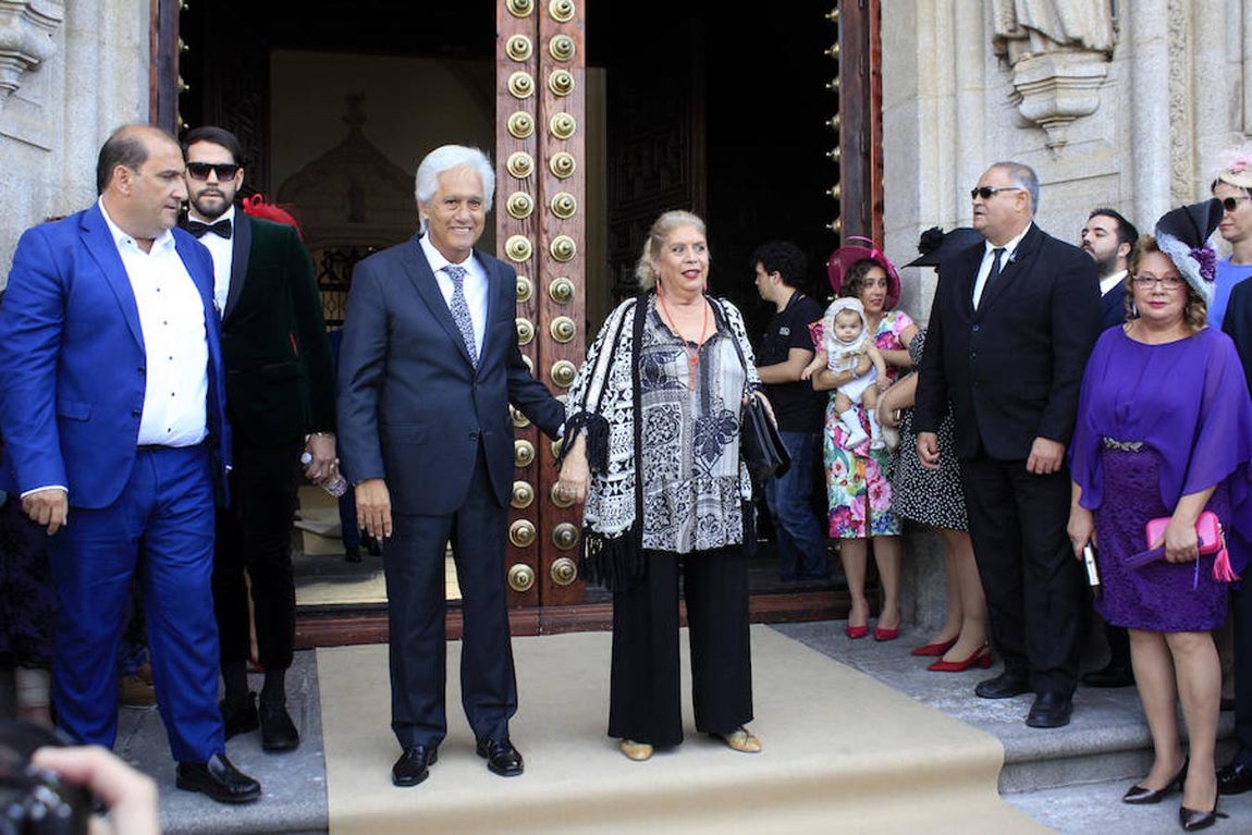 La cantante María Toledo y el torero Esaú Fernández se dan el «sí, quiero»