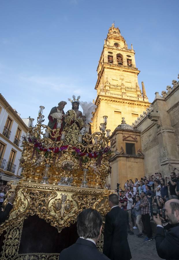 La procesión extraordinaria del Señor de la Humildad y Paciencia, en imágenes