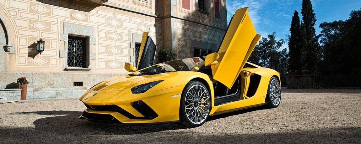 Lamborghini Aventador. Tampoco es que de serie sean discretos. Es famoso el color naranja, marca de la casa, o el amarillo, otro de los más identificativos de este <a href="https://www.abc.es/summum/motor/abci-supederportivos-tecnologia-formula-1-201805190135_noticia.html" target="_blank">superdeportivo</a>