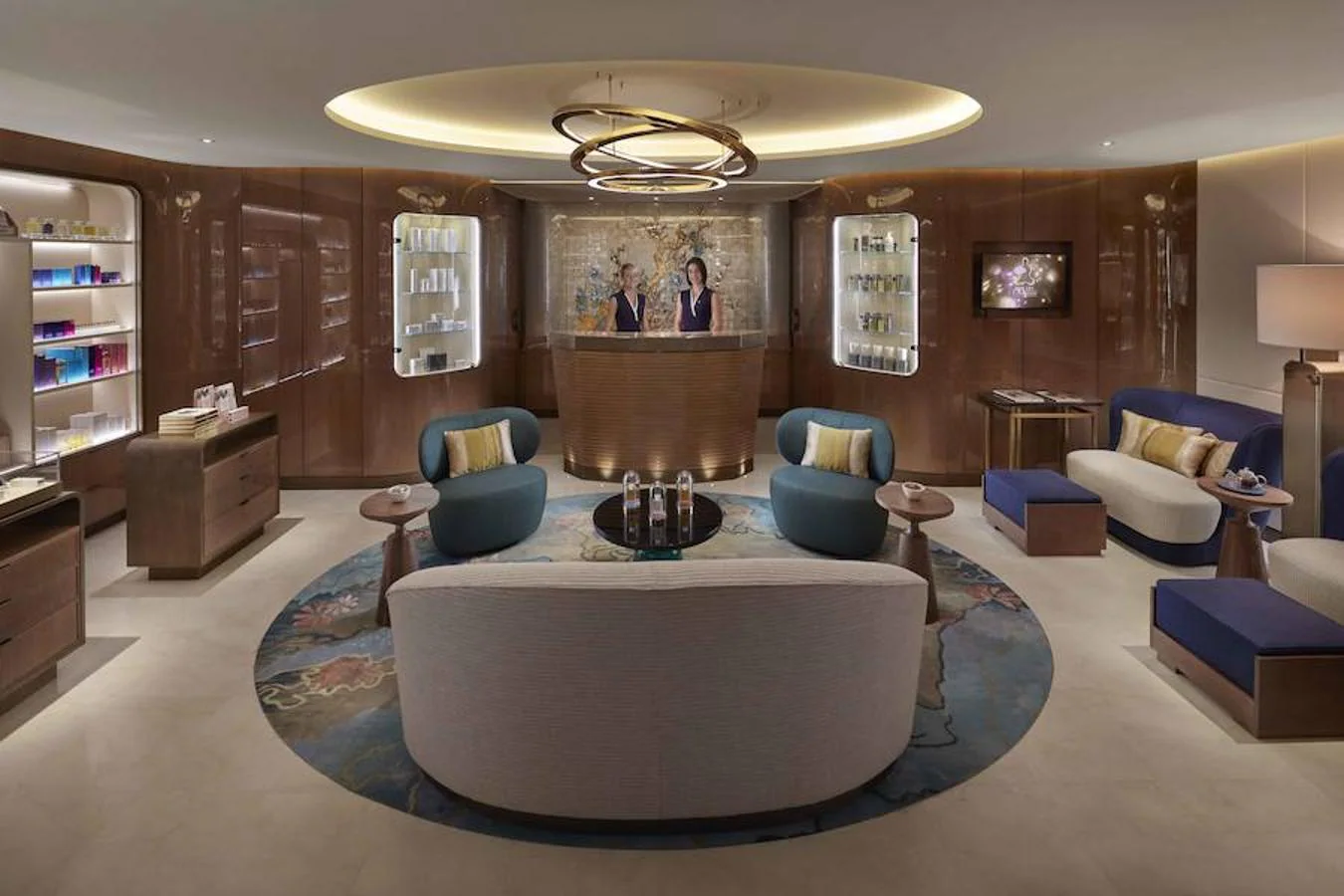 La diseñadora internacional Joyce Wang transformó el Lobby Lounge y el área de recepción. 
