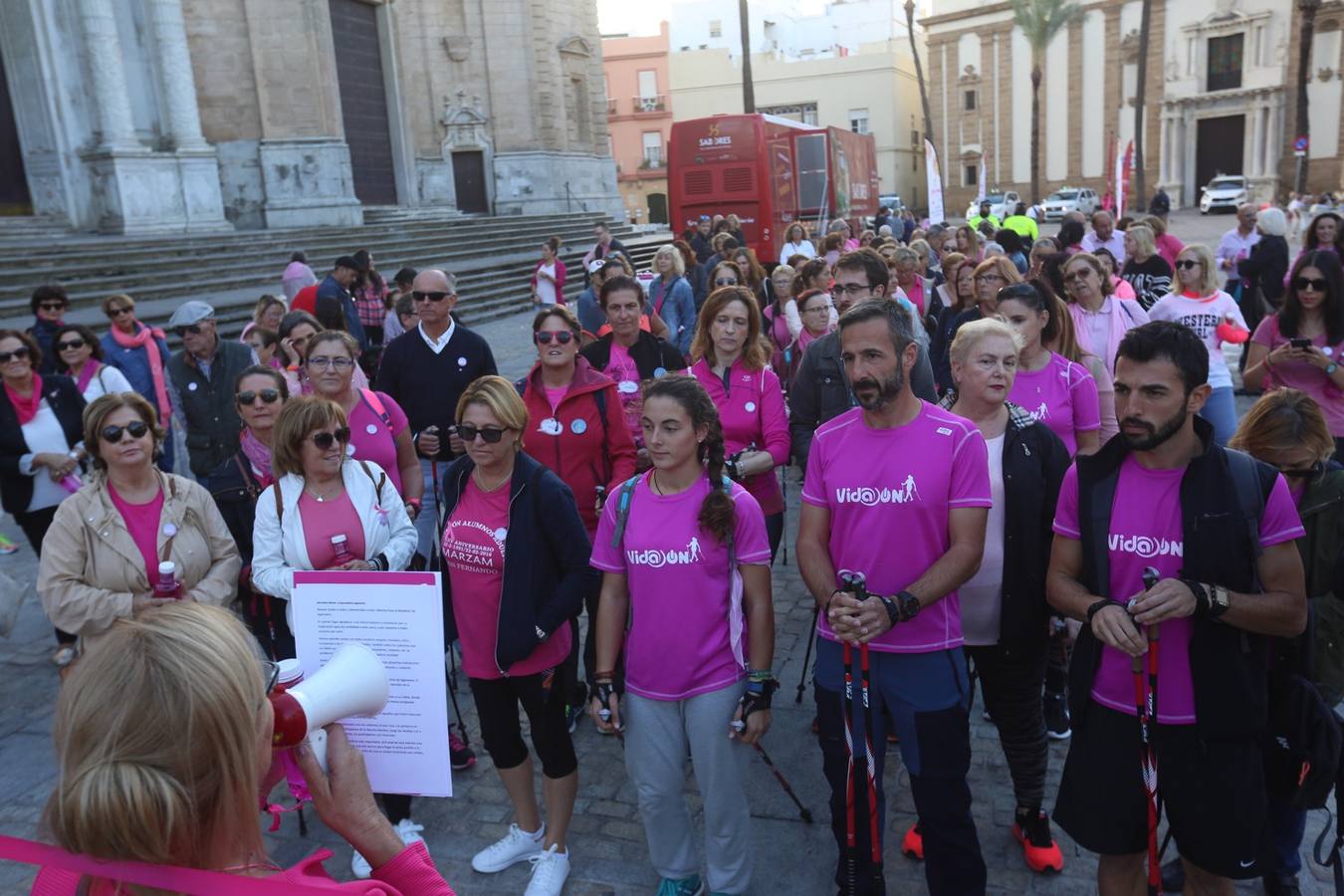 La marcha de Agamama por las calles de Cádiz